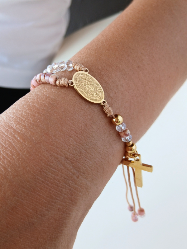 Pulsera rosario ajustable piedra natural rosa  y cristales.